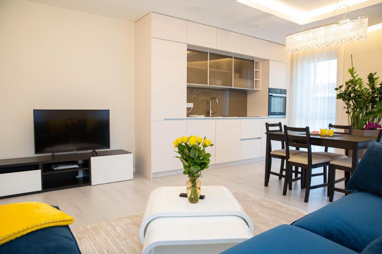 Luxurious Blue&Yellow Apartment In Kaunas Center Buitenkant foto
