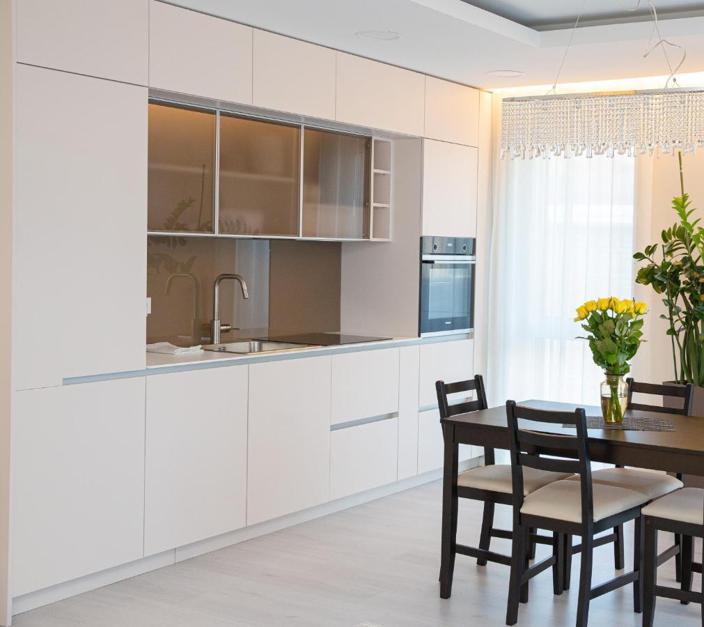 Luxurious Blue&Yellow Apartment In Kaunas Center Buitenkant foto