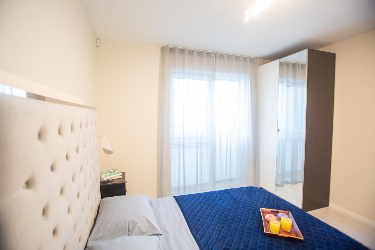 Luxurious Blue&Yellow Apartment In Kaunas Center Buitenkant foto