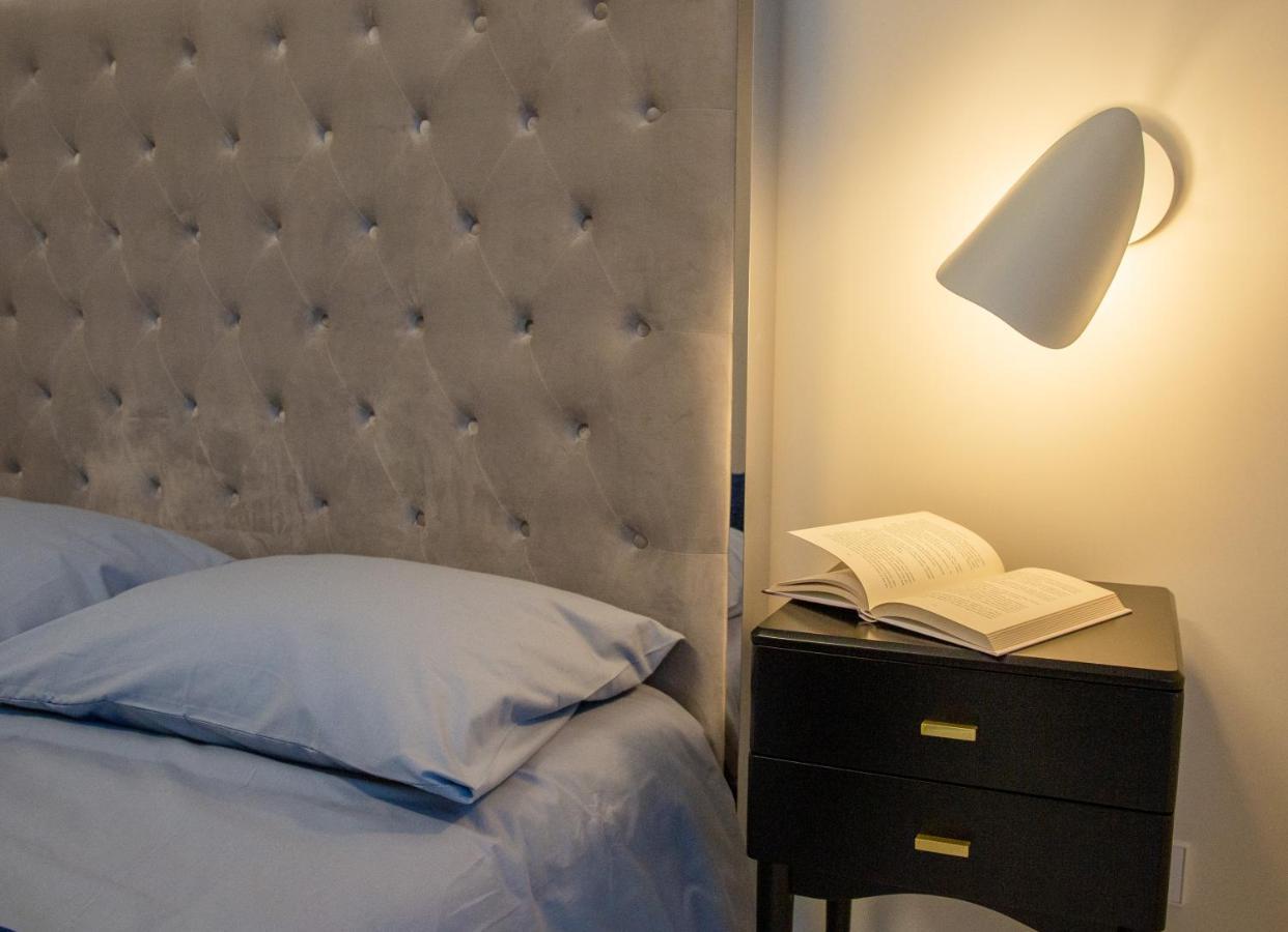Luxurious Blue&Yellow Apartment In Kaunas Center Buitenkant foto