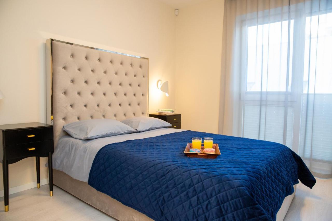 Luxurious Blue&Yellow Apartment In Kaunas Center Buitenkant foto